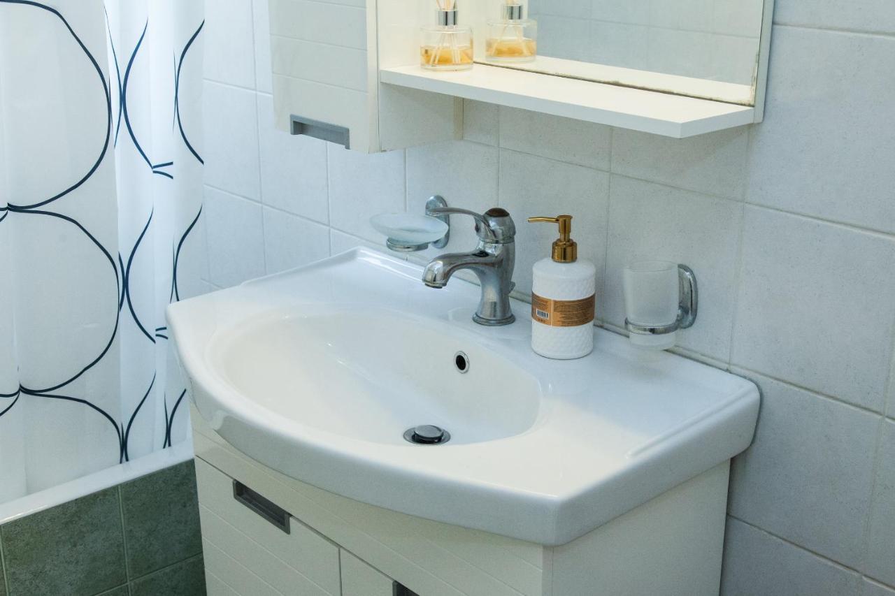 Lovely Apt In Peristeri アテネ エクステリア 写真