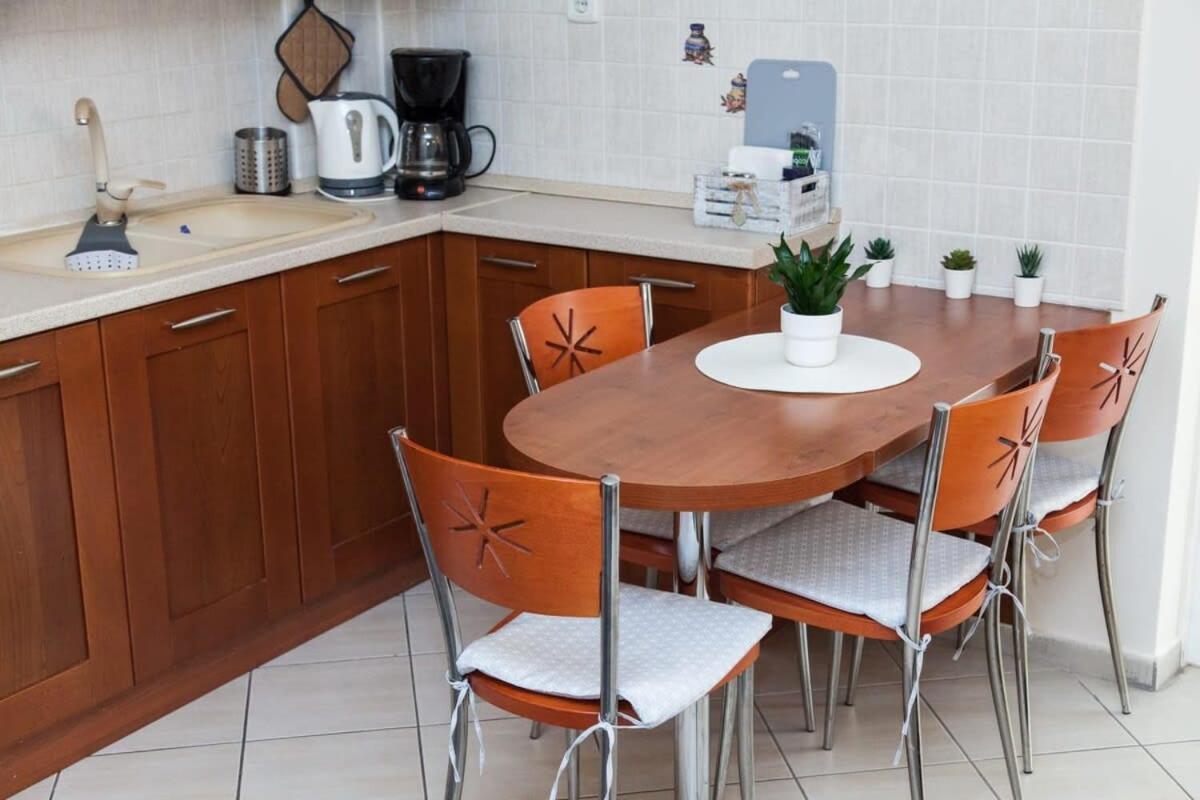 Lovely Apt In Peristeri アテネ エクステリア 写真