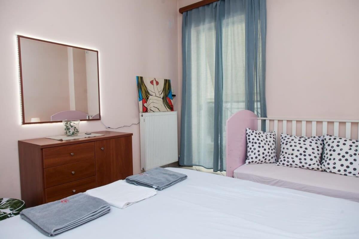 Lovely Apt In Peristeri アテネ エクステリア 写真
