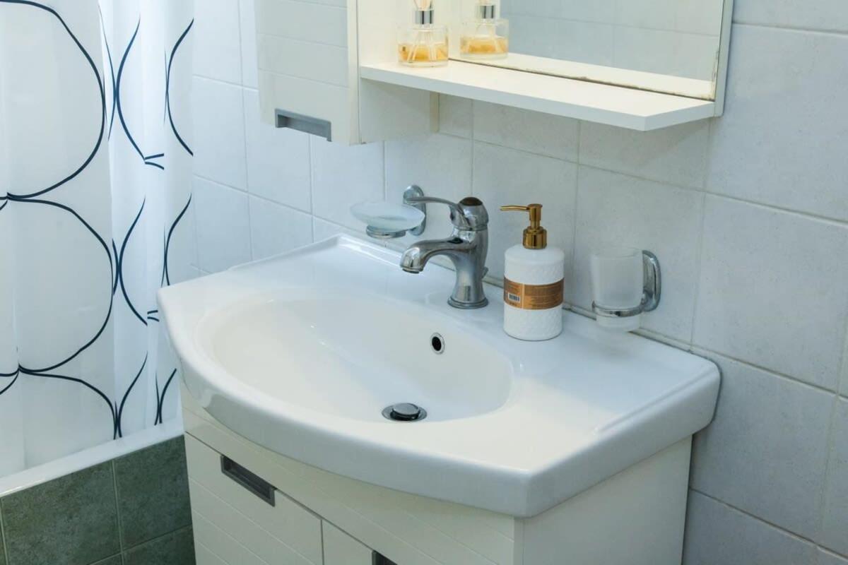 Lovely Apt In Peristeri アテネ エクステリア 写真