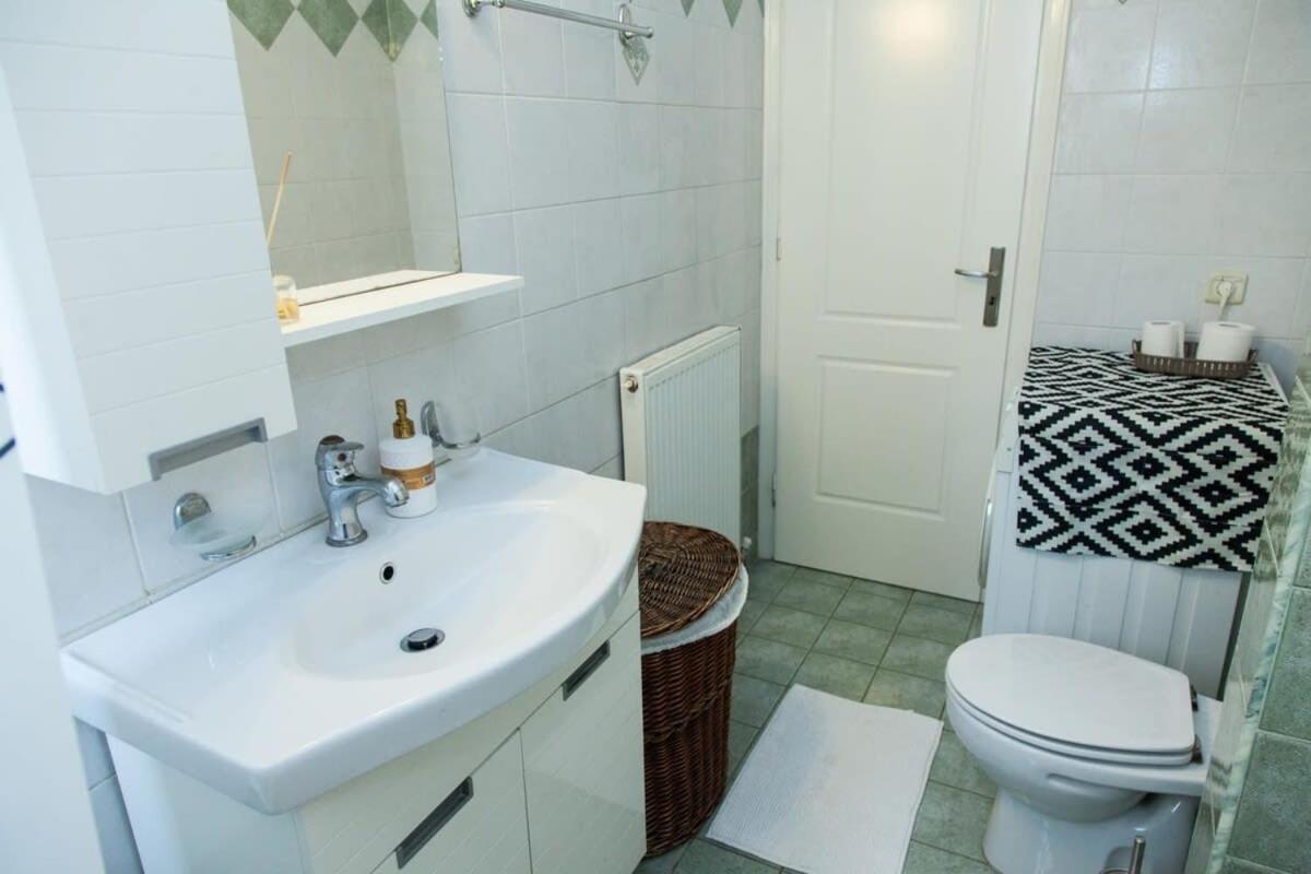 Lovely Apt In Peristeri アテネ エクステリア 写真