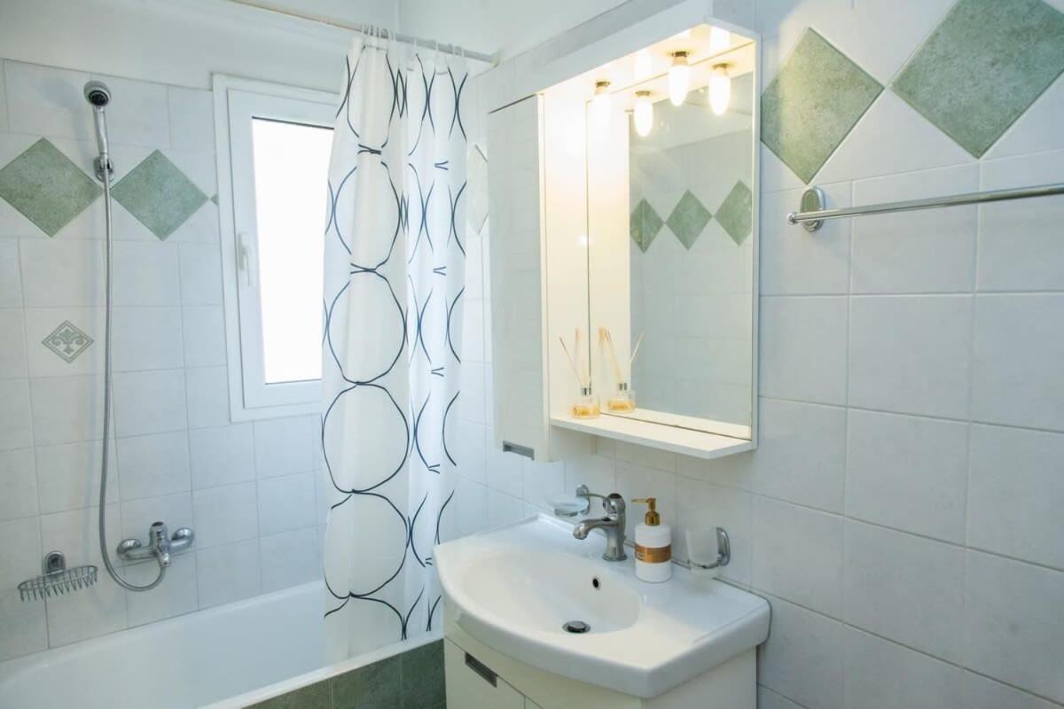 Lovely Apt In Peristeri アテネ エクステリア 写真