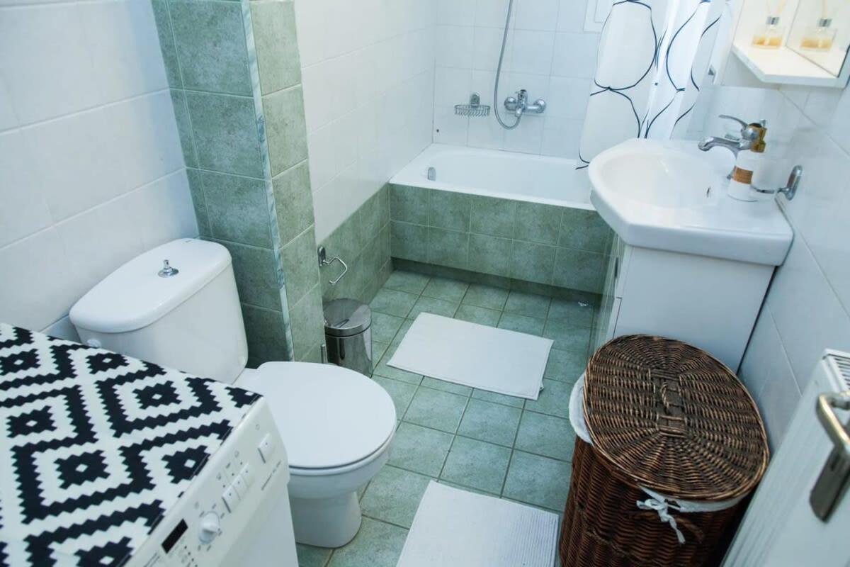 Lovely Apt In Peristeri アテネ エクステリア 写真